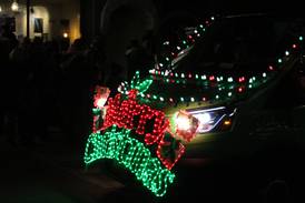 Frigid weather cancels luminary lights in Crystal Lake Thursday