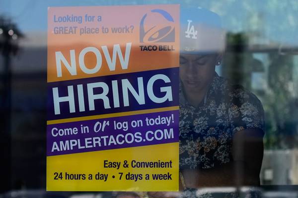 US jobless aid filings fell to 209,000 last week as layoffs remain low despite economic uncertainty