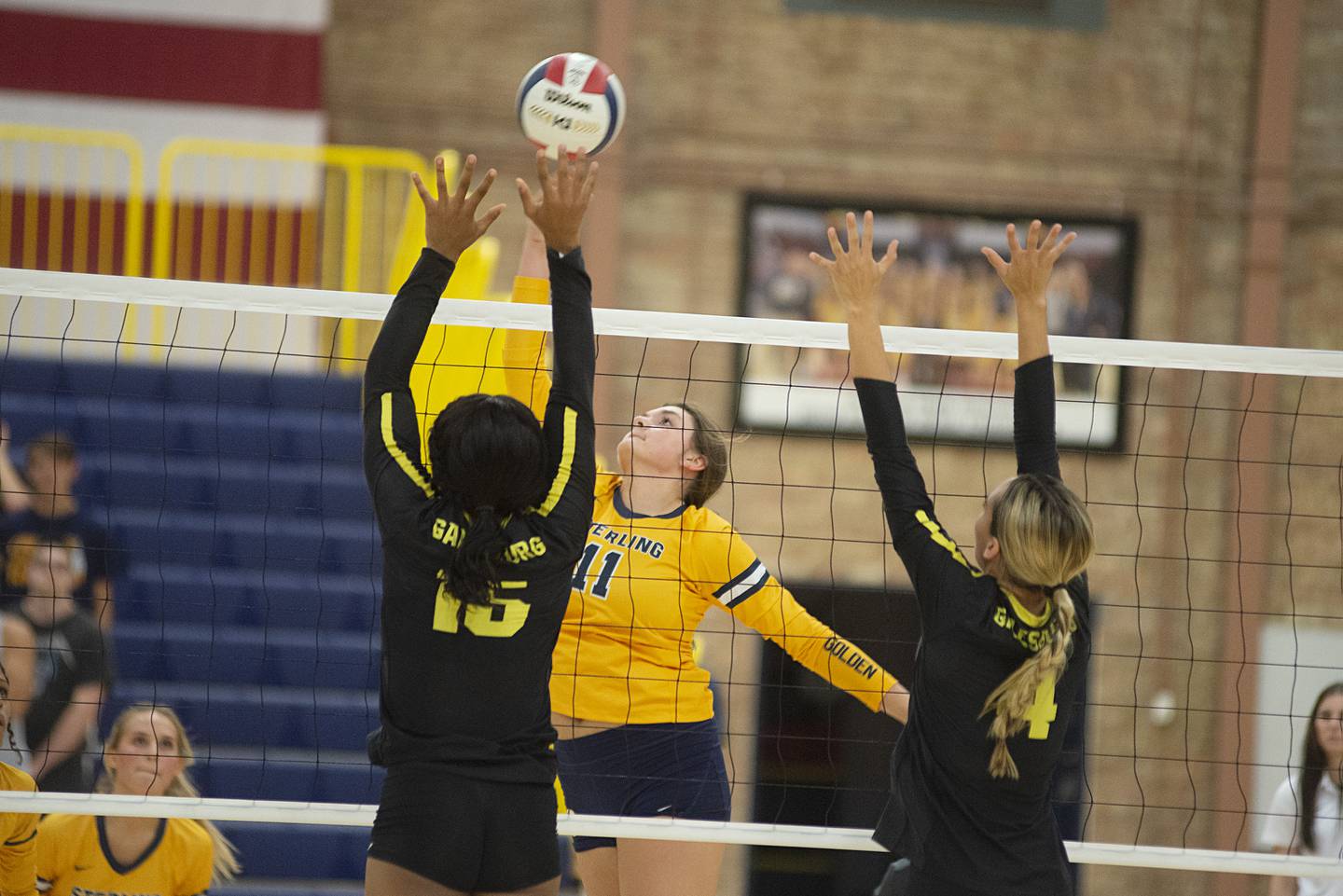Sterling’s Kathryn Rowzee plays the ball Thursday, Sept. 15, 2022 against Galesburg.