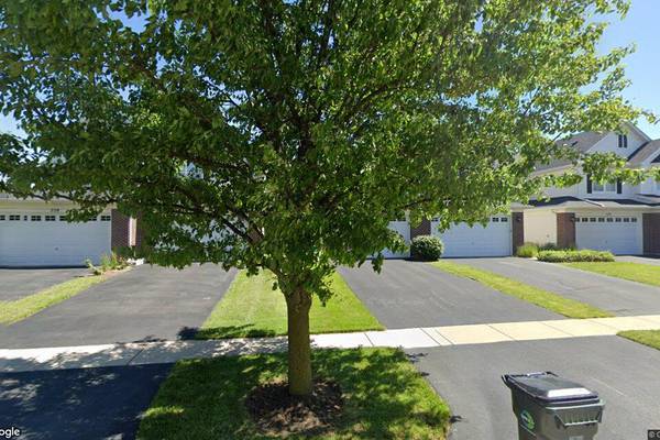 Sale closed in Oswego: $306,000 for a condominium