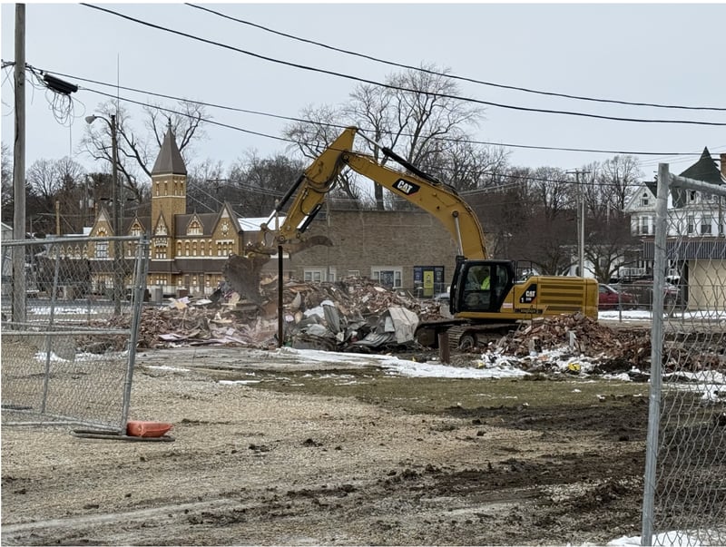 Demolition of two buildings on the 800 block of Illinois Avenue in Mendota.