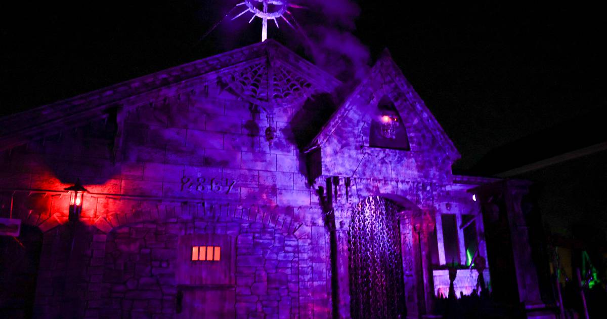 Haunted house in New Lenox inspired ‘Stranger Things’ display in