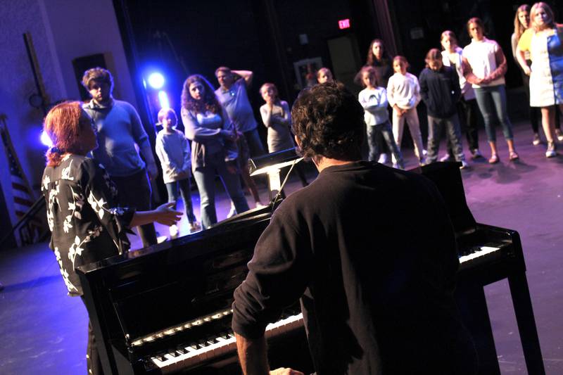 Raue Center School for the Arts’ Masterclass Series continues Monday, November 14, 2022 by welcoming cast members form the current national tour of “Wicked”, now playing at the Nederlander Theater in Chicago.