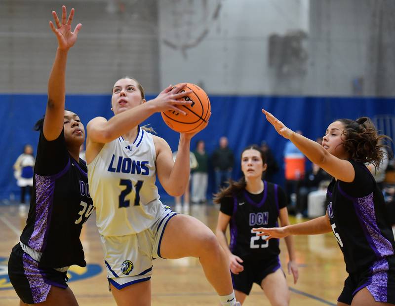 Lyons Township’s Gwen Smith (21) goes to the basket as Downers Grove North’s Elizabeth Murphy (34) defends during a game on January 10, 2026 at Lyons Township High School in LaGrange.