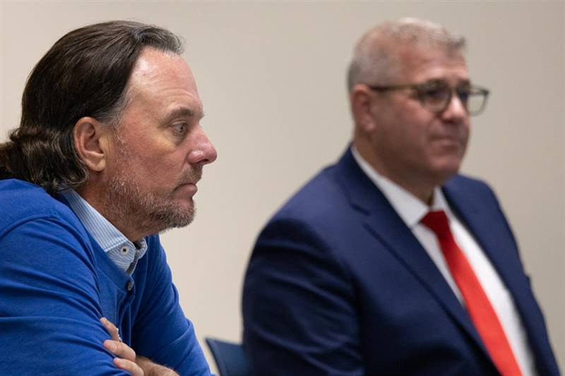 Conservative political operative Dan Proft (left) listens to testimony from former Republican gubernatorial candidate Darren Bailey (right) in a hearing over allegations that the two illegally coordinated messaging campaigns in 2022.