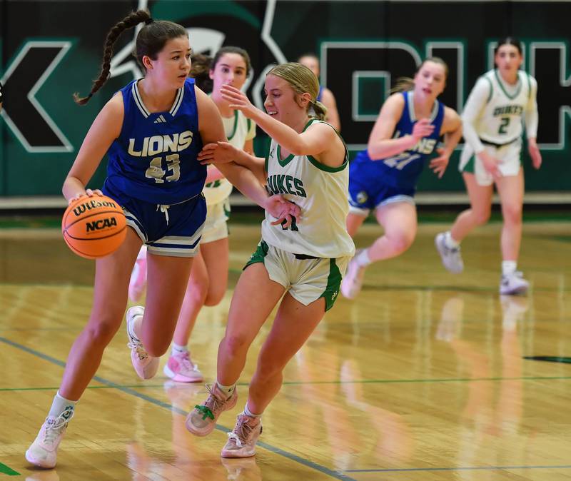 Lyons Township’s Emma O’Brien drives as York’s Briley O’Brien defends during a game on February 4, 2025 at York High School in Elmhurst.