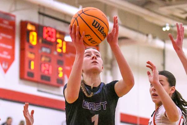 Oswego East puts up 50-point first half, runs past Yorkville 