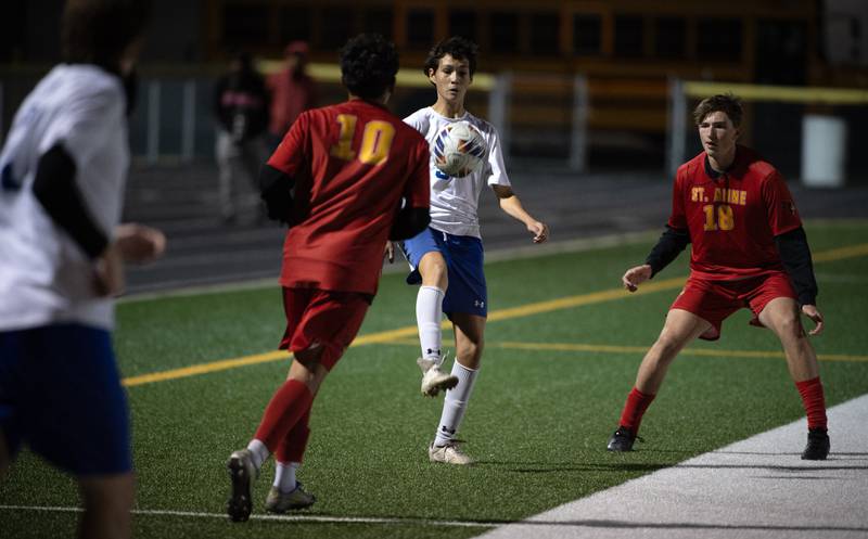 Clifton Central's Jesus Munoz, center, plays the ball as St. Anne's Christopher Adame, left, and Jackson Hawkins, right, defend during a regional match-up on Tuesday, October 21, 2025.
