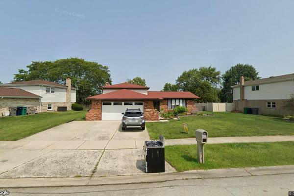 Single-family home in Orland Park goes for $440,000