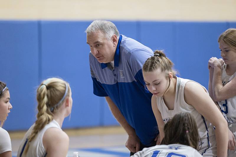 Newman’s new head coach Sean Fowkes speaks with his team Monday, Dec. 12, 2022 against Mendota.