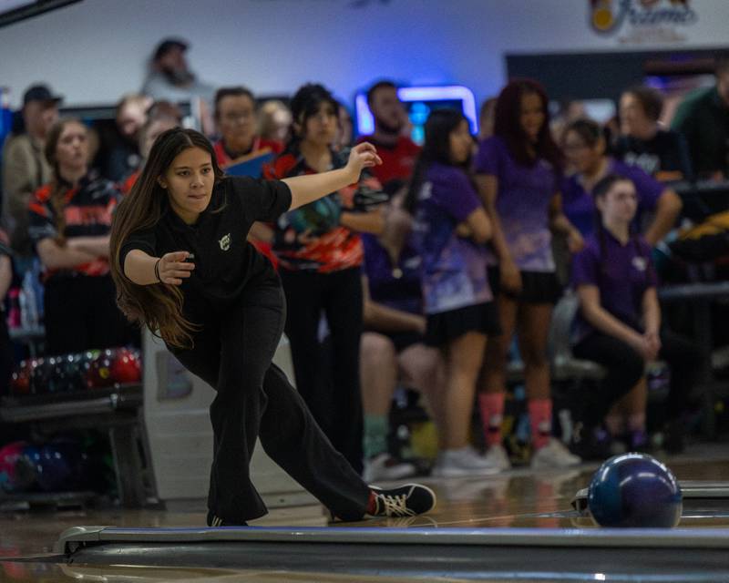Jaylynne Finley of St. Bede bowls ball down lane at the L-P Cavalier Classic on Saturday, December 20, 2025 at Super Bowl in Peru.