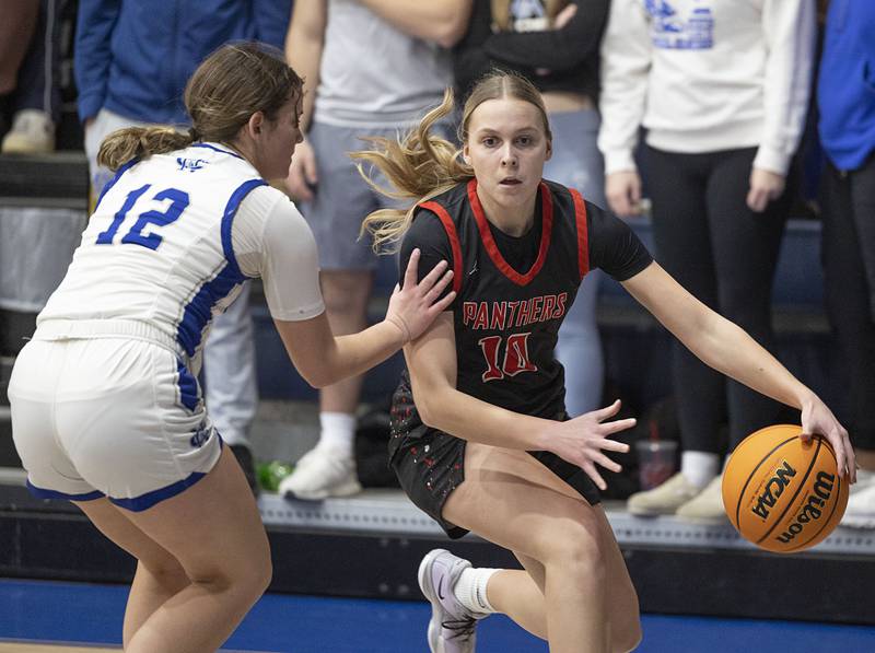 Erie-Prophetstown’s Lauren Punke handles the ball against Newman’s Lucy Oetting Thursday, Jan. 29, 2026.