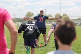Josh Gesky, former Manteno star, Illinois lineman, hosts football camp