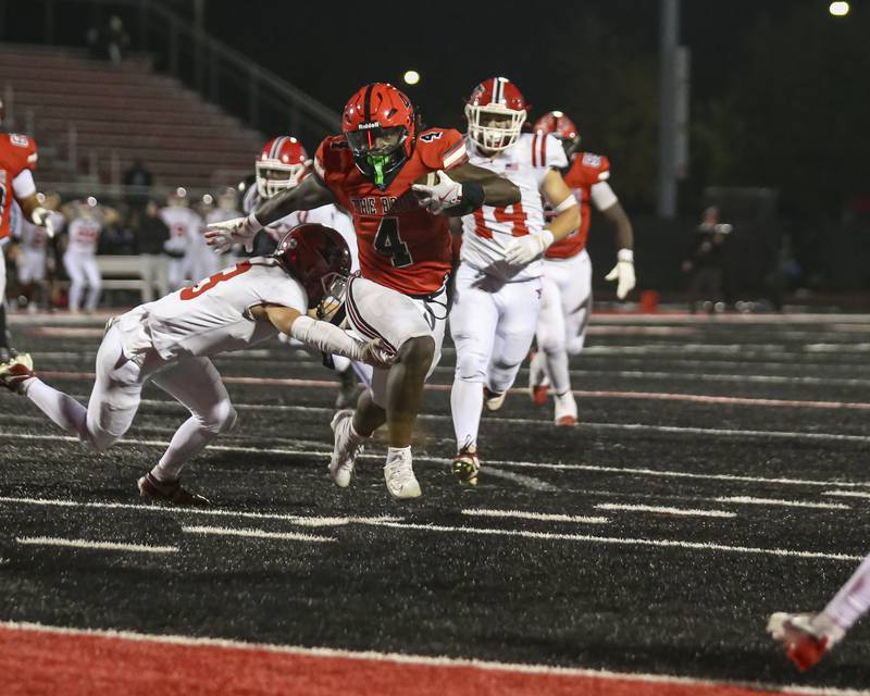 Bolingbrook's Timmie Lewis II (4) takes off to the endzone for a touchdown during football game between Yorkville at Bolingbrook Friday, Oct 24, 2025 in Bolingbrook.
