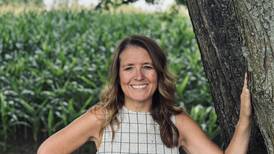 Carmen Siragusa announces bid for DeKalb County regional superintendent