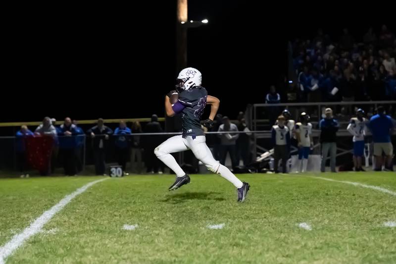 Wilmington’s Hunter Kaitschuck breaks away for a touchdown during the Wildcats’ 49-7 victory over Tri-Valley in the quarterfinal game on Saturday, Nov. 15, 2025.