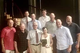 1997-98 Hall Red Devils inducted into the Illinois Valley Sports Hall of Fame 