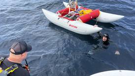 Marathon swimmer says he quit Lake Michigan swim after going in wrong direction with dead GPS