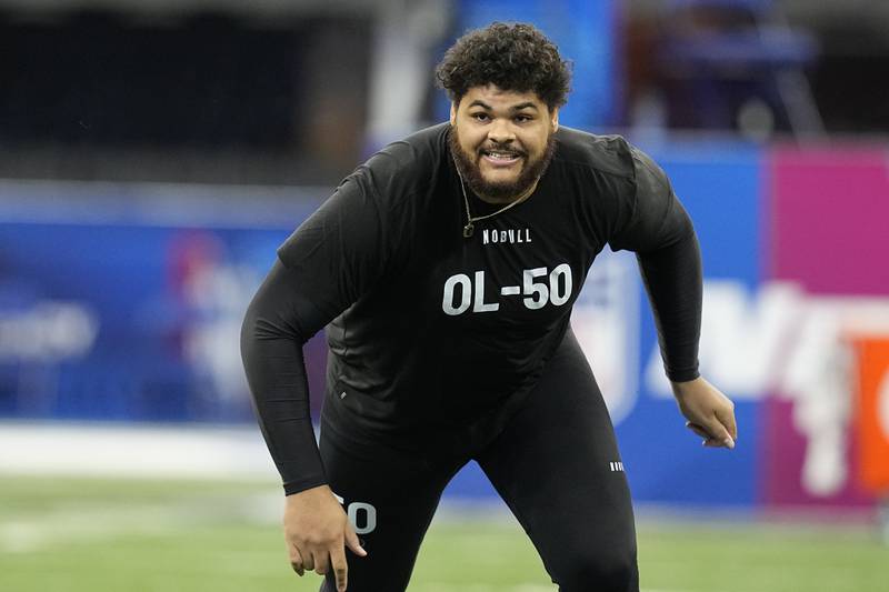 Tennessee offensive lineman Darnell Wright runs a drill at the NFL combine in Indianapolis, Sunday, March 5, 2023.