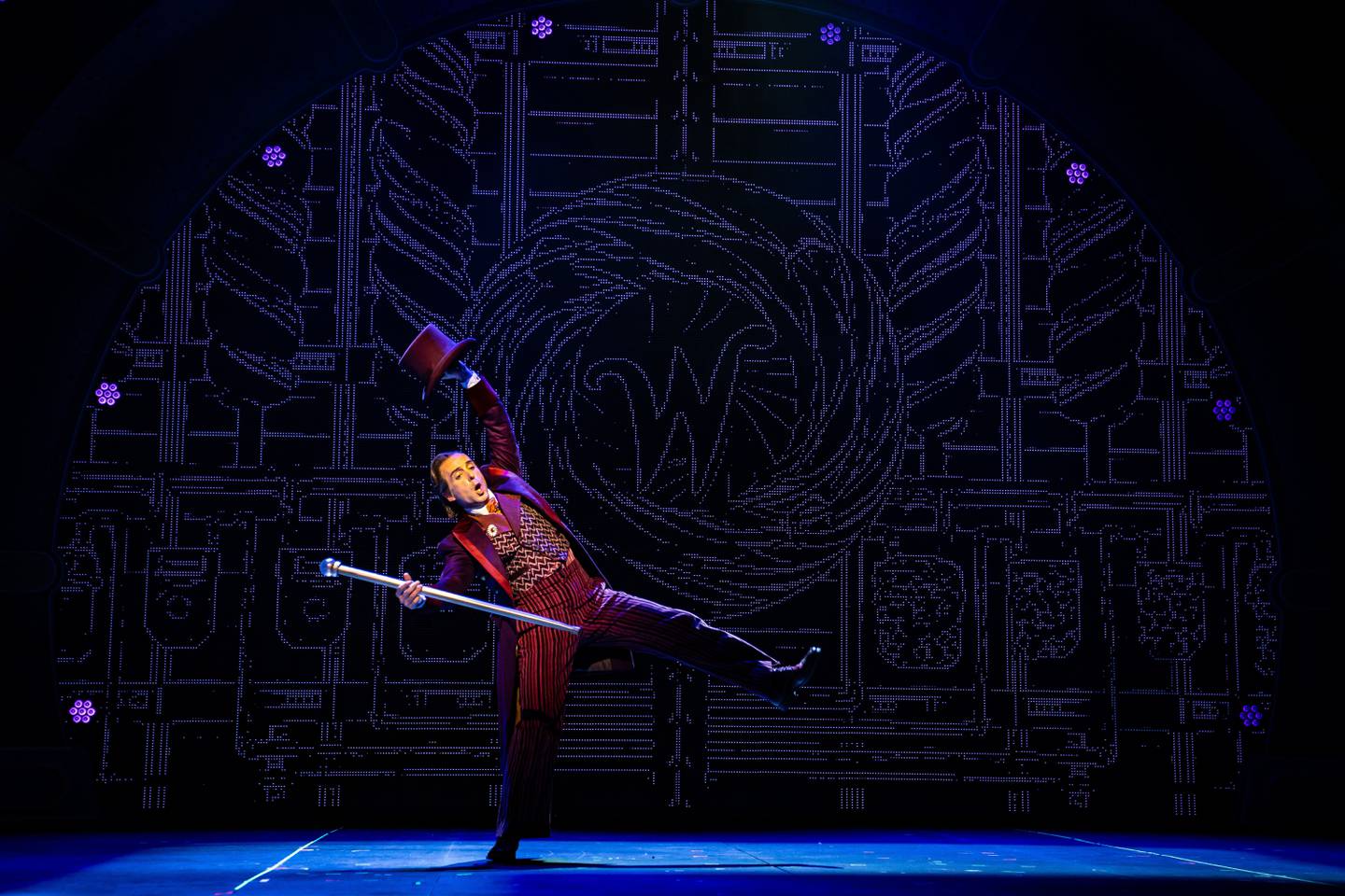 Stephen Schellhardt plays Willy Wonka in Paramount Theatre’s Professional Regional Premiere of Charlie and the Chocolate Factory. Performances are November 8, 2023-January 14, 2024. Trent Stork directs. For tickets and information, visit paramountaurora.com, or call (630) 896-6666. Photo credit: Liz Lauren