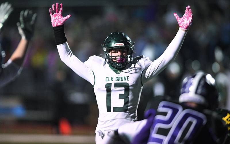 Elk Grove’s Dylan Berkowitz signals a touchdown in a football game in Rolling Meadows on Friday, October 7, 2022.