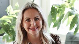 Ukrainian-born Elburn photographer offers her talents to support home country