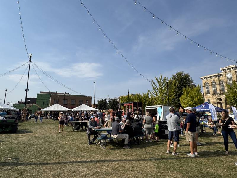 Hundreds of barbeque connoisseurs traveled to Ottawa on Saturday to enjoy a variety of BBQ combinations during the 3rd annual Smoketober Fest & BBQ Competition on Saturday.