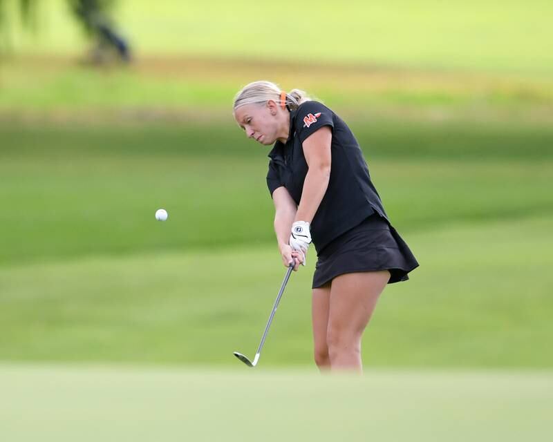 Grace Mangun Minooka chips onto the green during the Southwest Prairie conference meet on Wednesday Sept. 24, 2025, held at Blackberry Oaks Golf course in Bristal.
