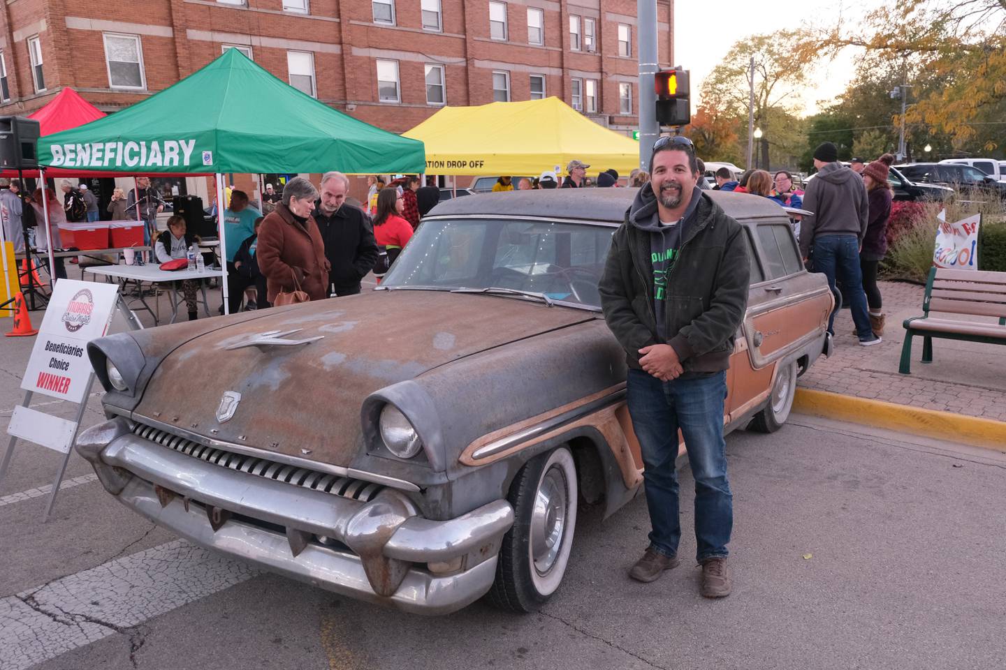 The winner of the Beneficiary’s Choice Award was the ‘55 Mercury Monterey Wagon owned by Beau Wright from Manhattan, IL.
