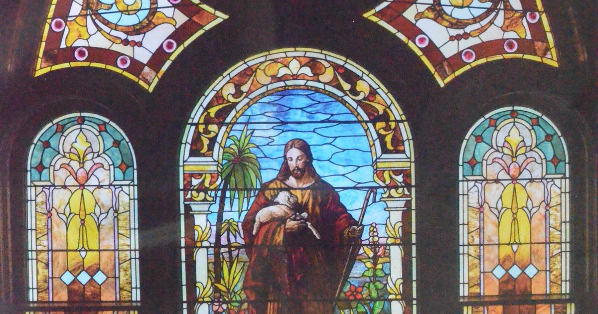 New book chronicles Oswego church’s historic stainedglass windows