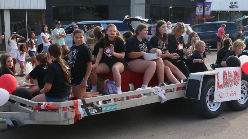 The Ladd Grade School volleyball team rides during the Homecoming parade on Thursday, Sept. 18, 2025 downtown Spring Valley.