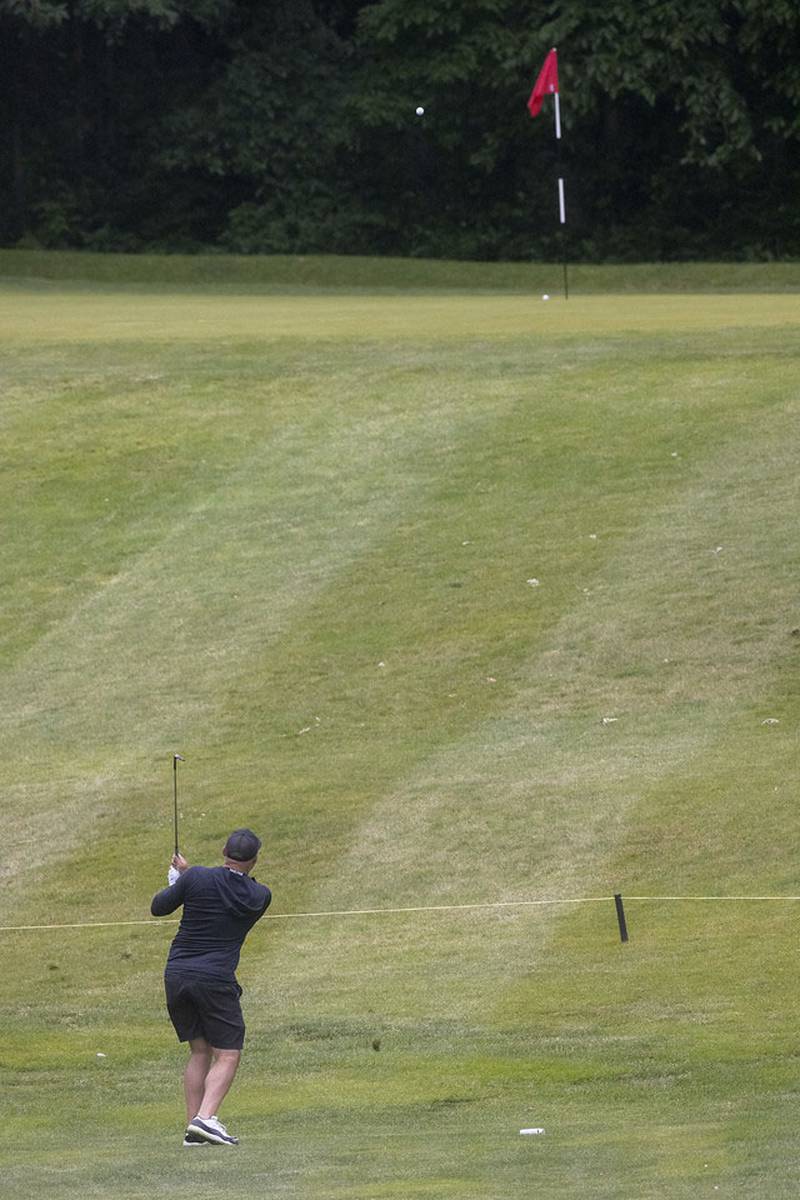 Jesse Cavanaugh hits a steep uphill shot right towards the flag during the Pine Hills golf tournament on Sunday, June 11, 2023 in Ottawa.
