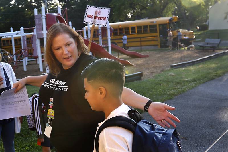 Olson principal Jennifer Malecke helps a student find is class on the first day of school on Wednesday, Aug. 14, 2024, at Olson Elementary School in Woodstock.
