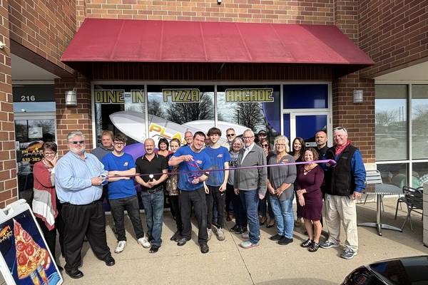 Plano’s Planet Pizza marks expansion with new arcade with ribbon-cutting