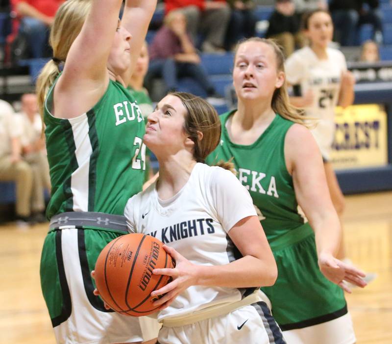 Fieldcrest's Kaitlyn White works in the lane as Eureka's Ella Ausmus defends on Monday, Jan. 9, 2023 at Fieldcrest High School.