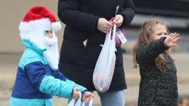McHenry kicks off holiday season with parade, Santa and twinkling lights
