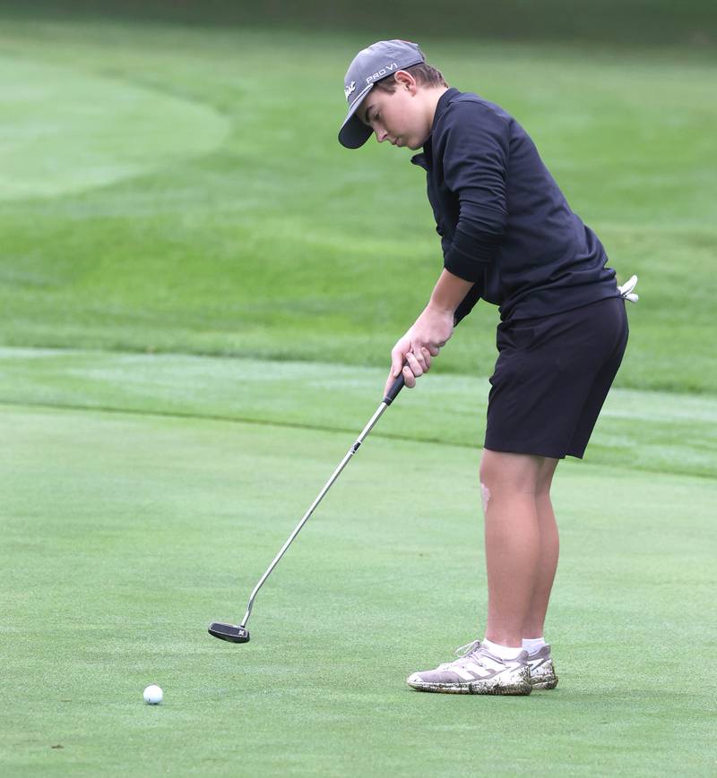 Genoa-Kingston’s Colton McDowell putts on the third hole Wednesday, Sept. 27, 2023, during the Class 2A boys golf regional at Sycamore Golf Club.