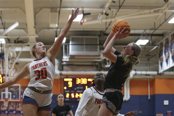 Oswego East girls blank crosstown rival Oswego in second quarter for 49-30 victory