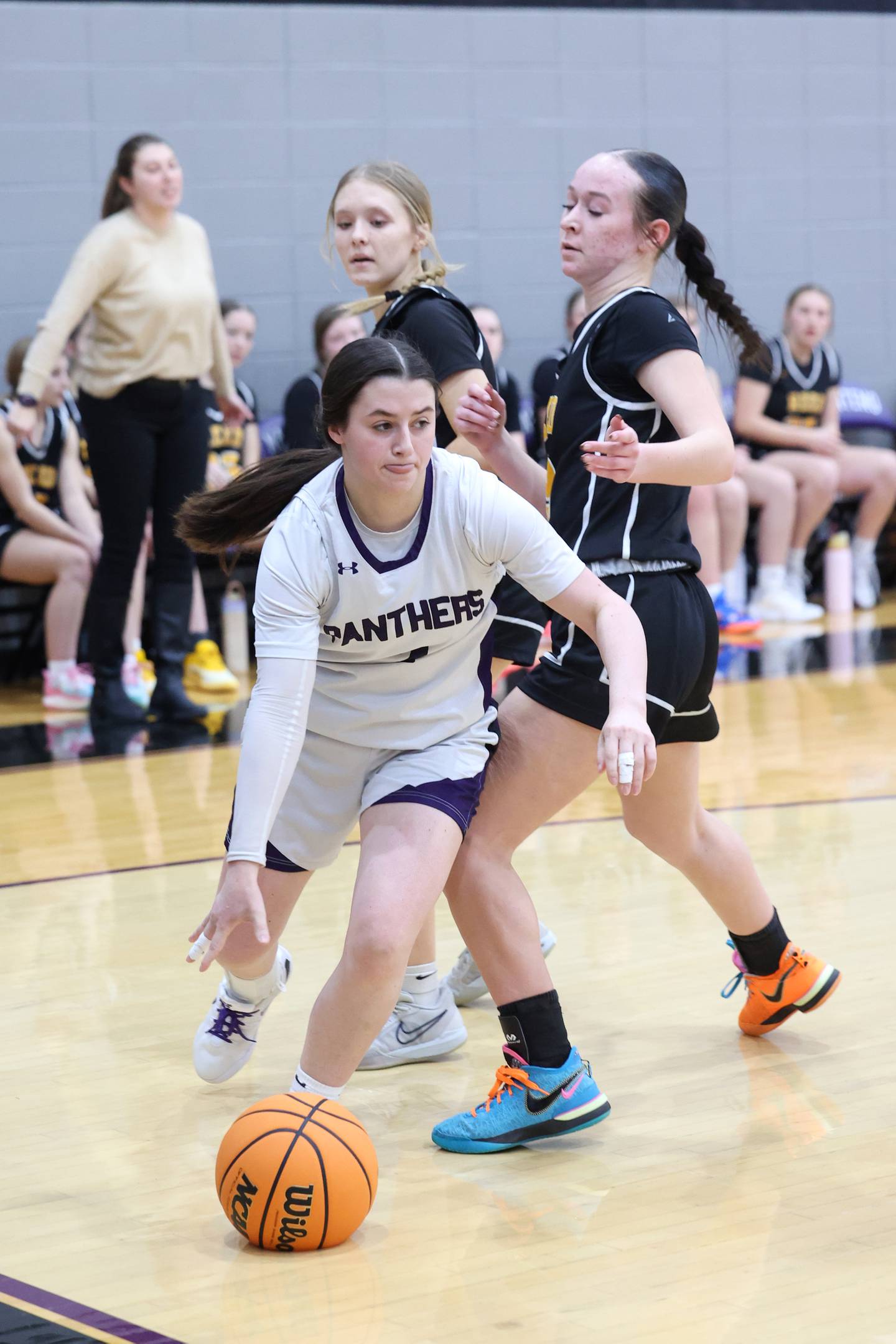 Manteno's Lila Prindeville drives around Reed-Custer's Atiana Hood during Reed-Custer's 45-42 victory over Manteno on Monday, Feb. 2, 2026.