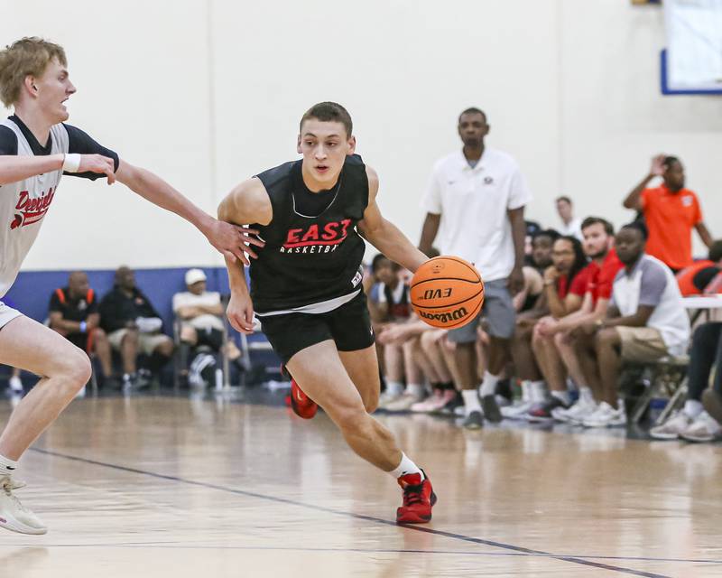 Glenbard East's Michael Nee (4) drives past the defense in their Riverside-Brookfield Shootout basketball game.  June 20, 2025 in Riverside.