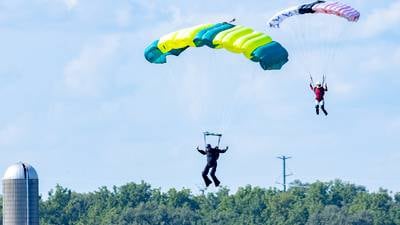 Photos: 174 skydivers break 10-year-old vertical formation world record in Ottawa