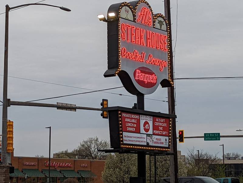 Al’s Steak House in Joliet has been around since 1959, making it one of the first upscale restaurants in the area. Its banquet rooms can accomodate up to 150 people. Al's Steak House is known for its outstanding steaks.