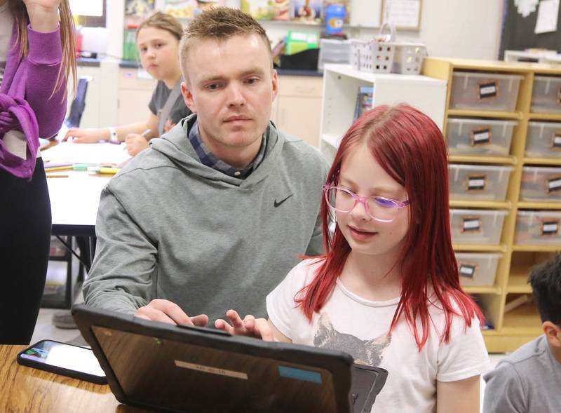 Jacob Winters, fourth grade teacher at South Prairie Elementary School, works with student Amelia Mastny Wednesday, April 6, 2023, at the school in Sycamore.