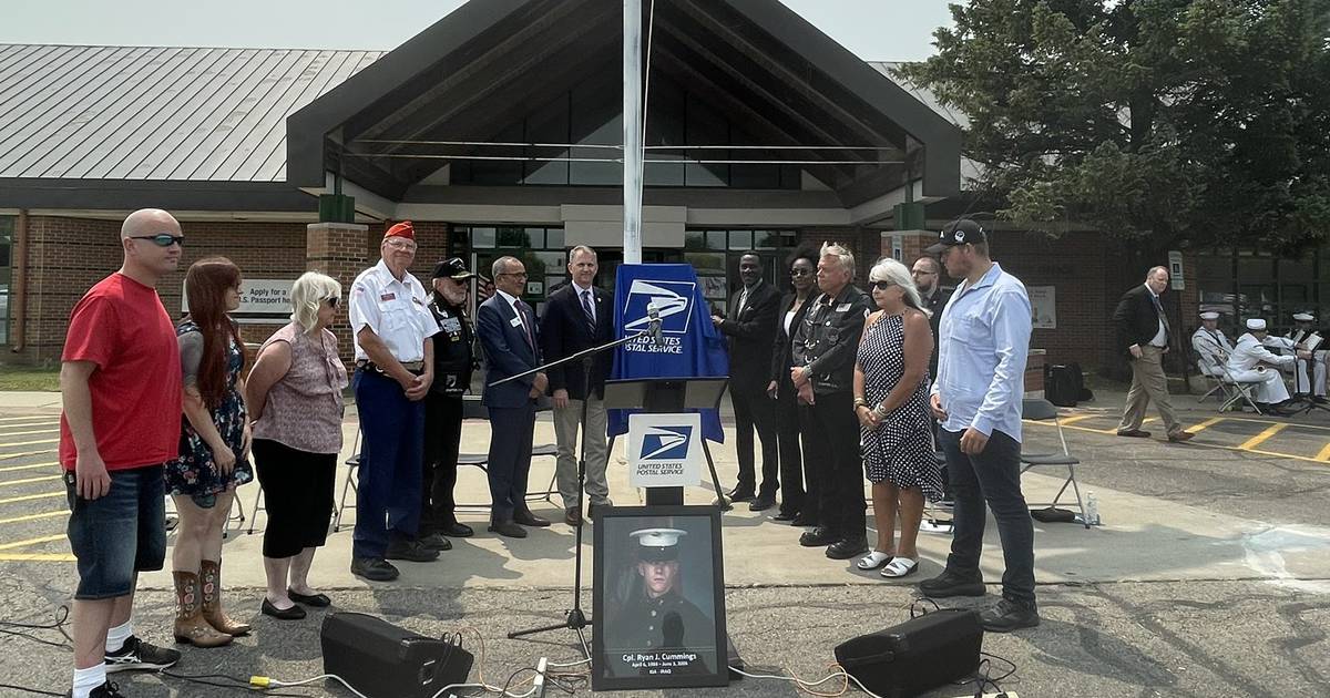 Ceremony marks official naming of Crystal Lake post office in honor of