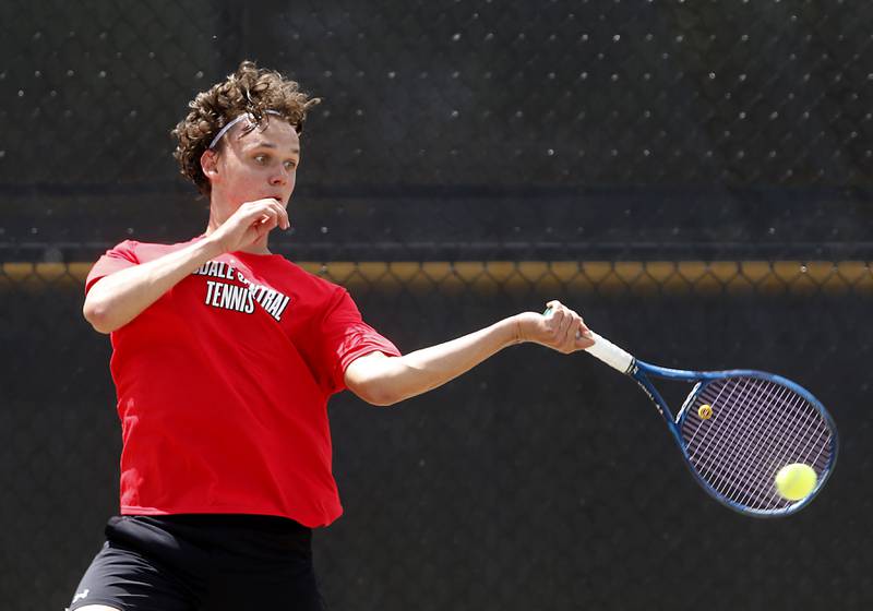 Hinsdale Central’s Nathan Hernandez returns the ball as he competes in the Class 2A Boys State Tennis Tournament on Thursday, May 29, 2025, at Fremd High School, in Palatine.
