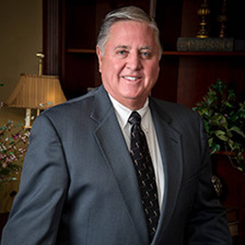 American Community Bank and Trust has announced the retirement of Chuck Ruth as its Chairman of the Board.