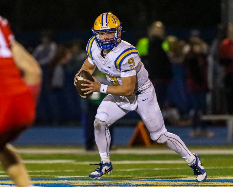 Lyon's Ryan Jackson (9) rolls out during football game between Hinsdale Central at Lyons Township on Friday, Sept. 8, 2023.