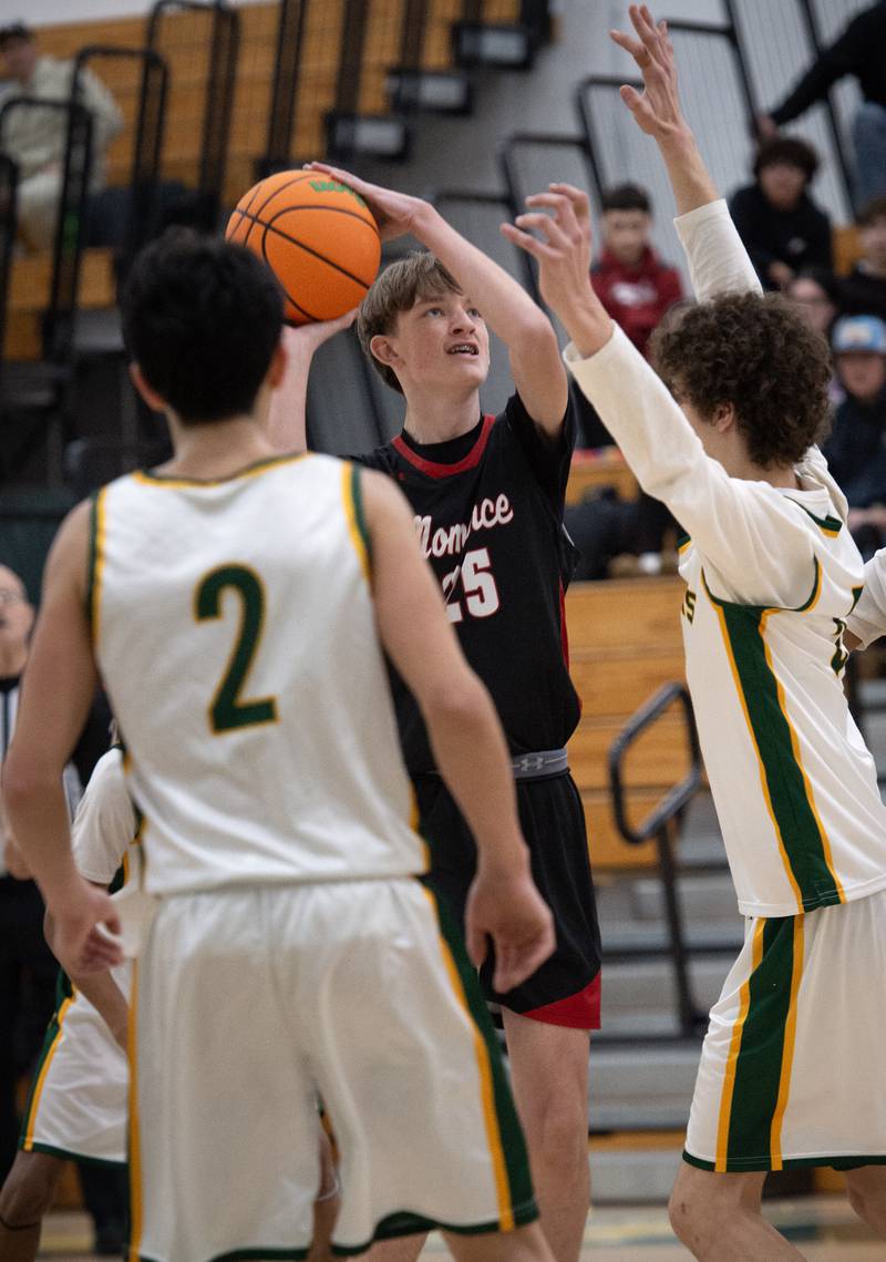 Momence's Chyler Mann looks for a clear shot as Grant Park's Shawn Kveck, right, guards in a game on Friday, January 16, 2026.