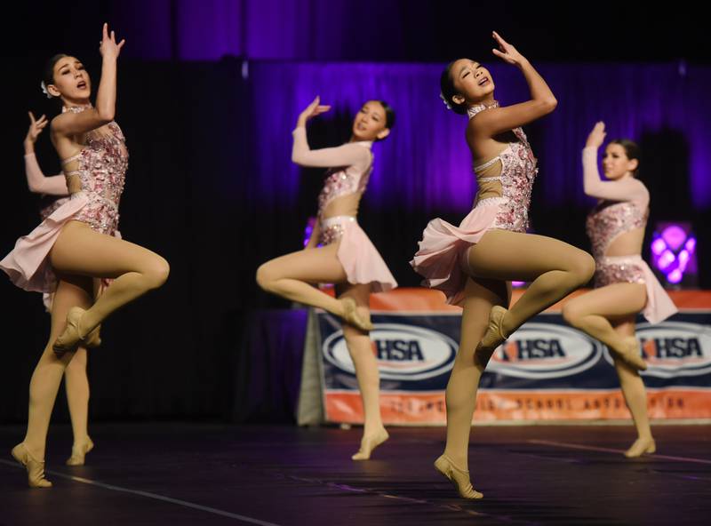 Joe Lewnard/jlewnard@dailyherald.com
Montini perfroms during the Class 1A Competitive Dance finals at Grossinger Motors Arena in Bloomington Saturday.