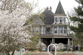 Boutique resorts and charming B&Bs perfect for northern Illinois getaways 